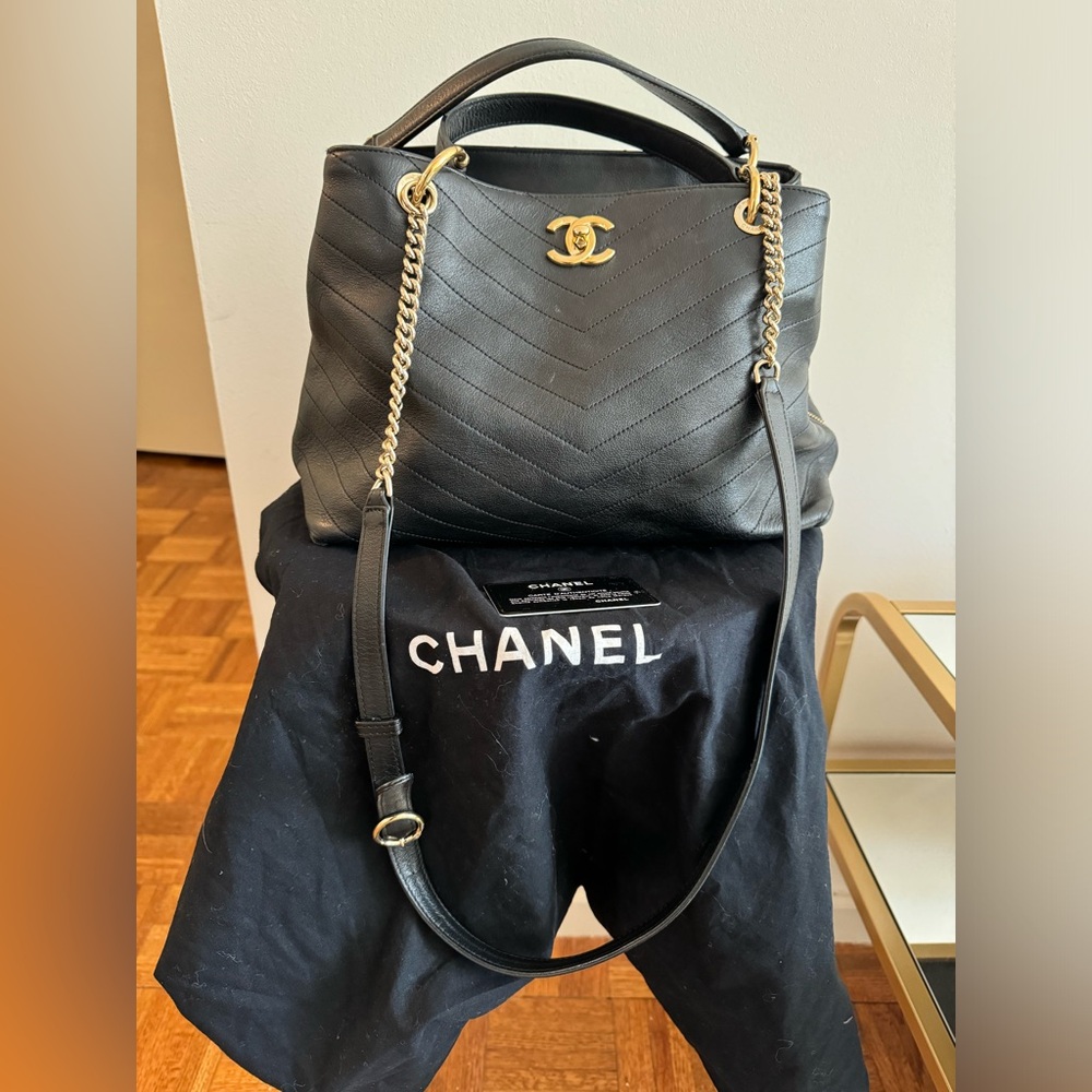 Chanel Chevron Chic Shopping Tote Chevron Calfskin Black Small